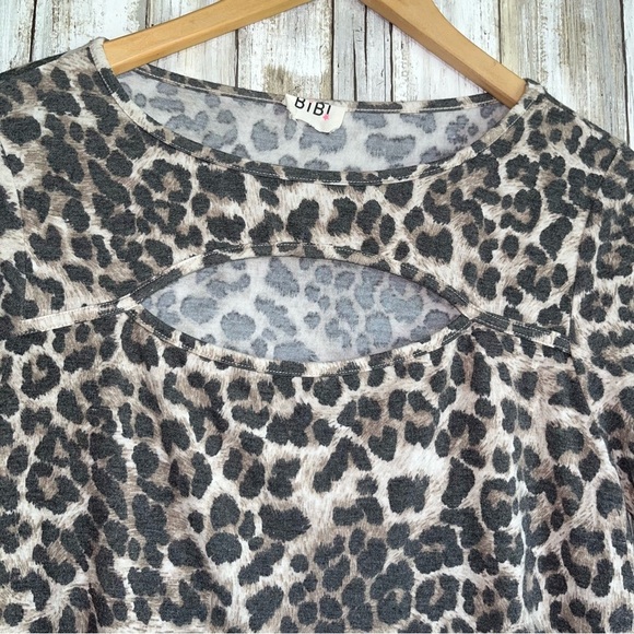 Bibi Leopard Split Neck Blouse - Picture 2 of 4